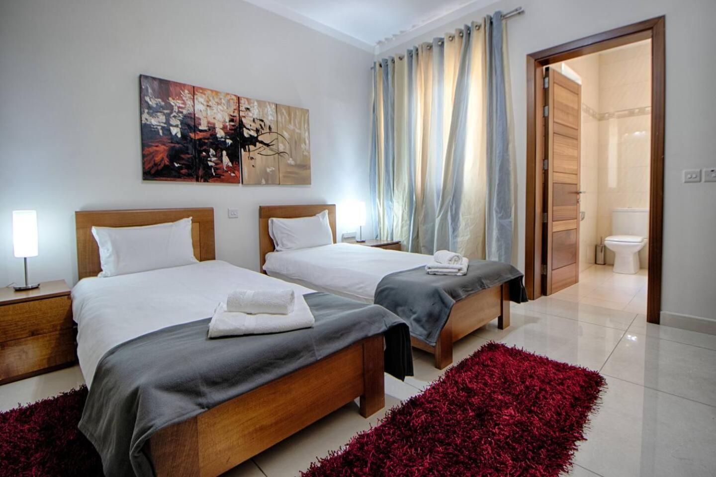 סליאמה The Strand Apartments By Homely מראה חיצוני תמונה