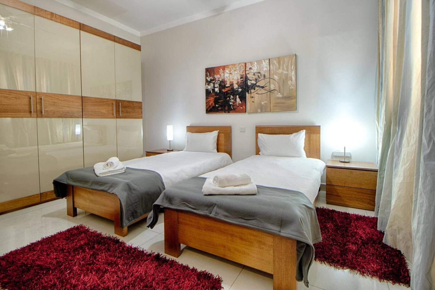 סליאמה The Strand Apartments By Homely מראה חיצוני תמונה