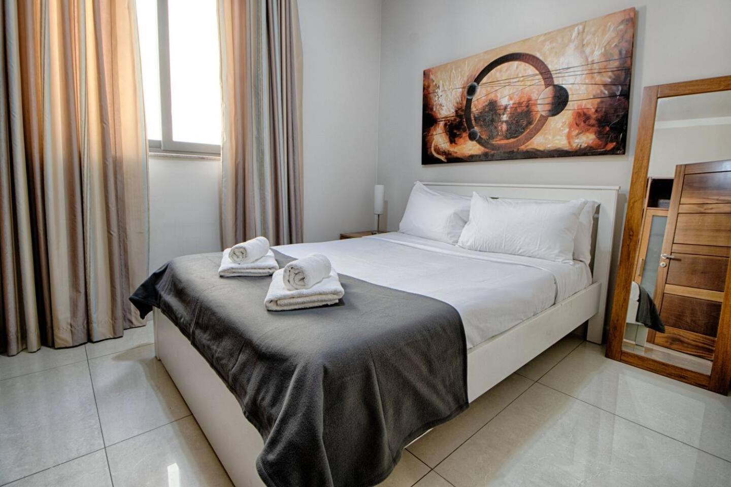 סליאמה The Strand Apartments By Homely מראה חיצוני תמונה
