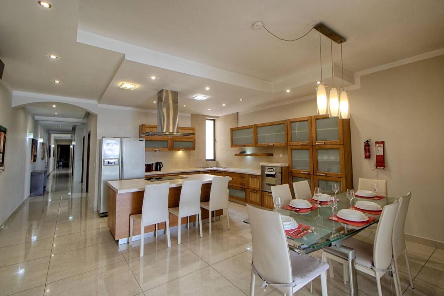 סליאמה The Strand Apartments By Homely מראה חיצוני תמונה