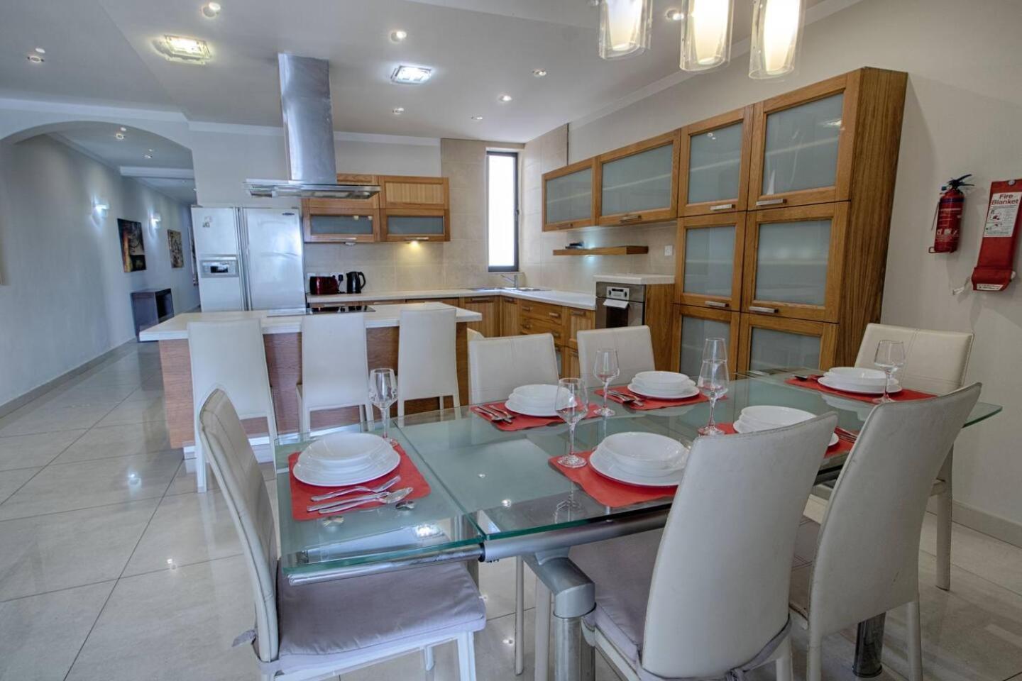 סליאמה The Strand Apartments By Homely מראה חיצוני תמונה