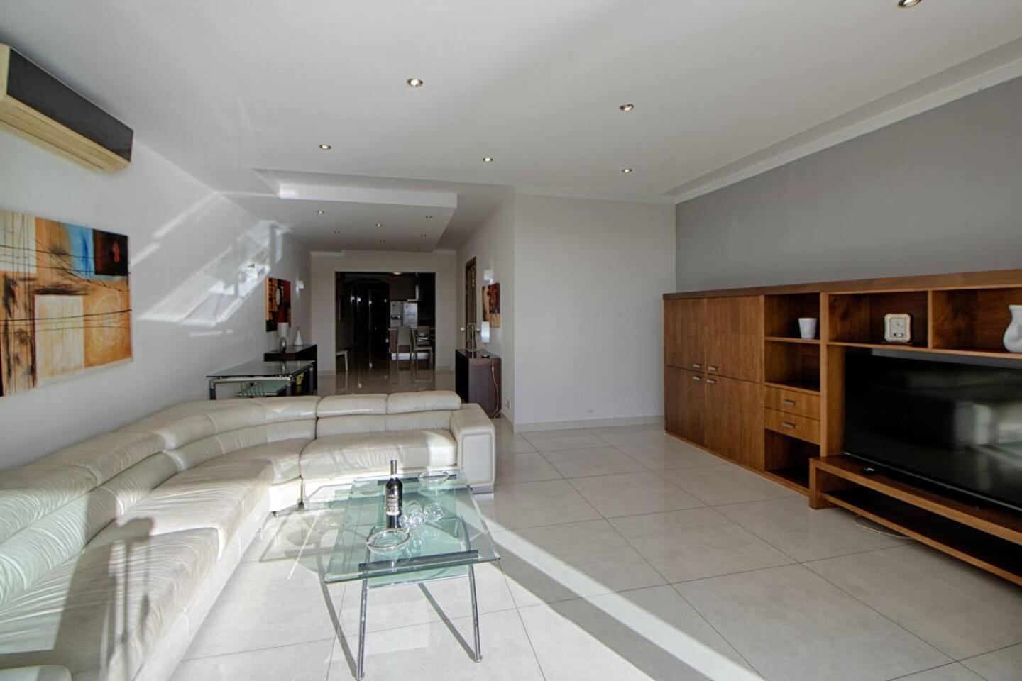 סליאמה The Strand Apartments By Homely מראה חיצוני תמונה