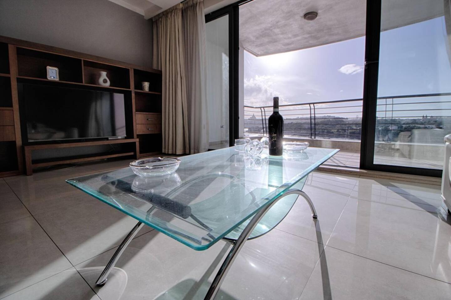 סליאמה The Strand Apartments By Homely מראה חיצוני תמונה