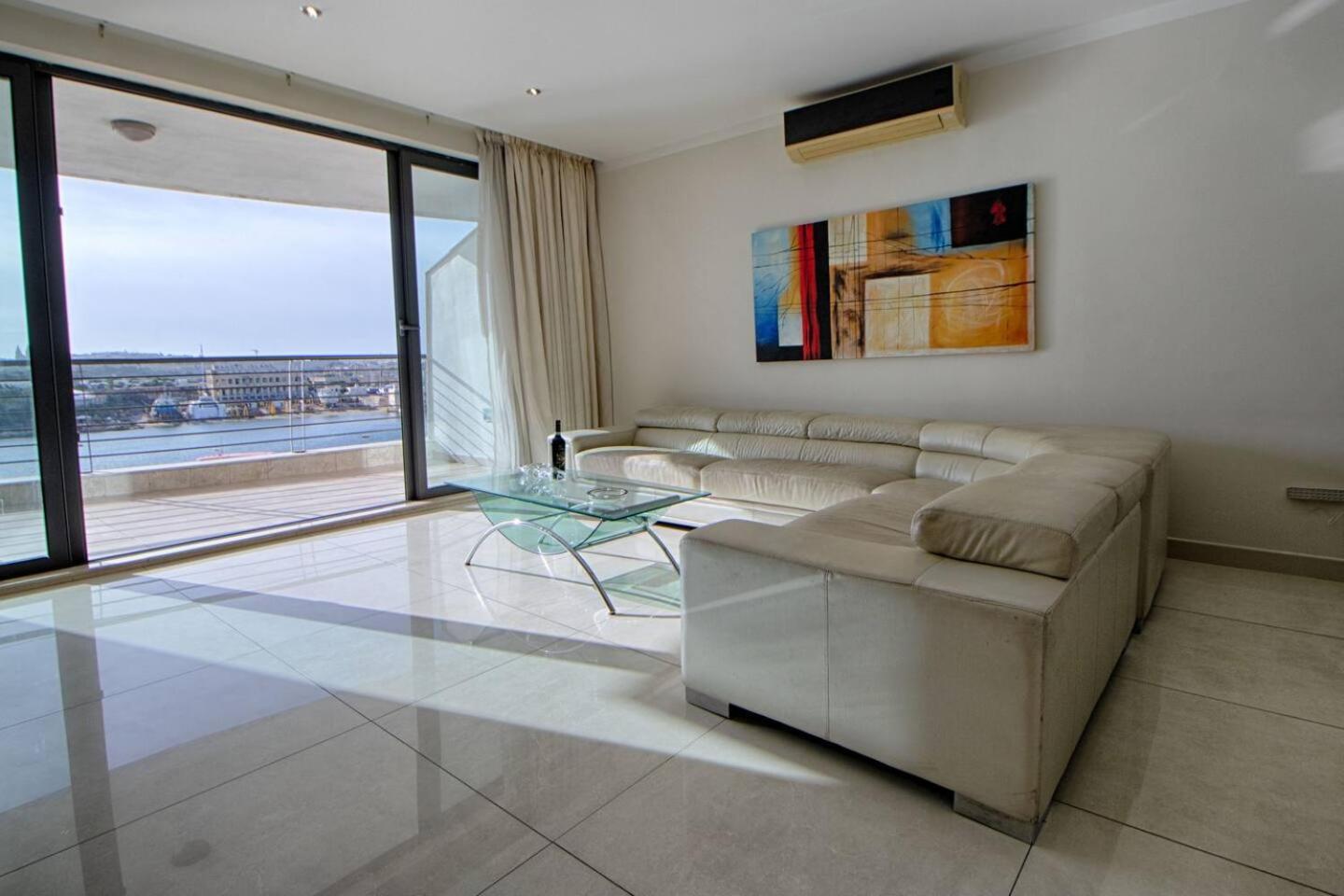 סליאמה The Strand Apartments By Homely מראה חיצוני תמונה