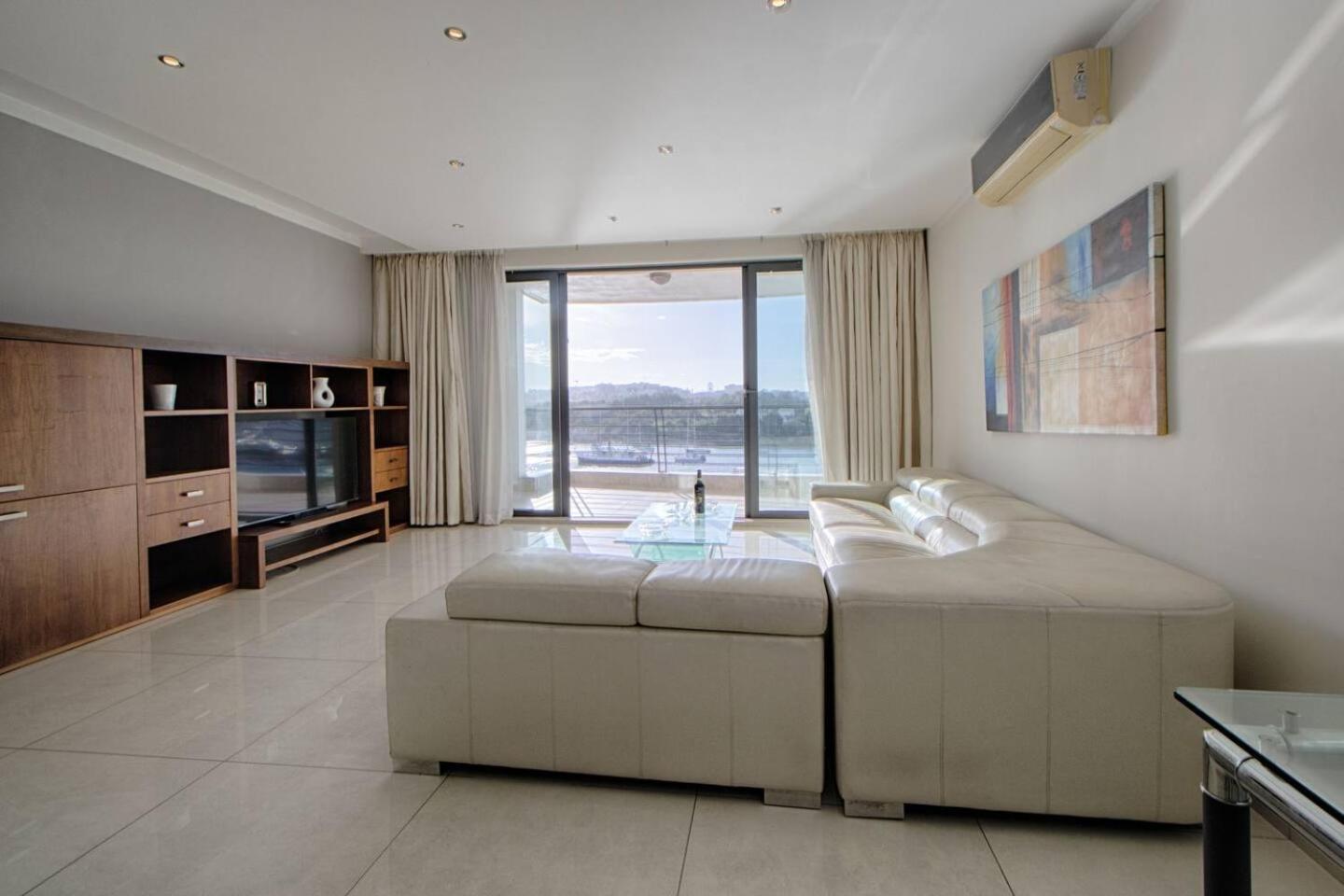 סליאמה The Strand Apartments By Homely מראה חיצוני תמונה