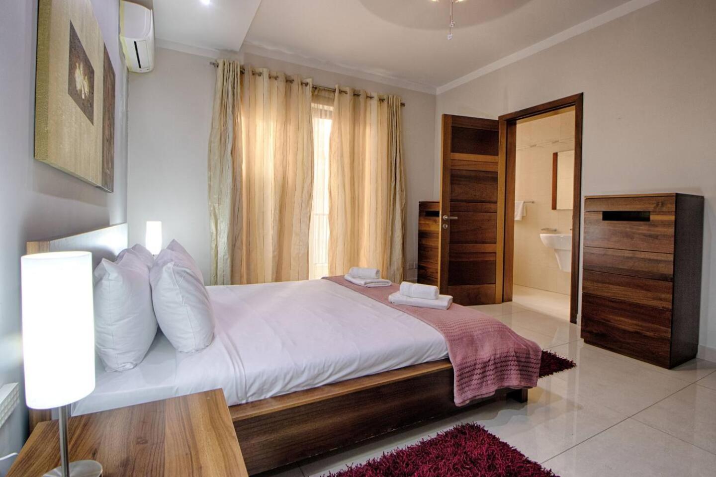 סליאמה The Strand Apartments By Homely מראה חיצוני תמונה