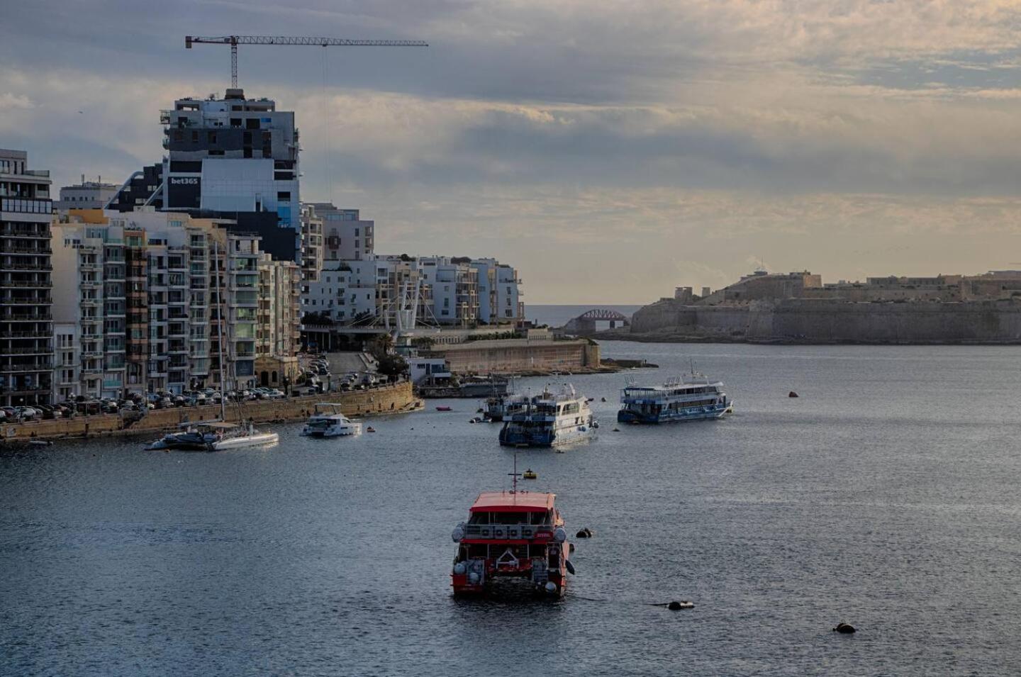 סליאמה The Strand Apartments By Homely מראה חיצוני תמונה