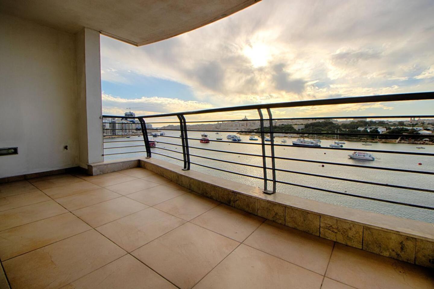 סליאמה The Strand Apartments By Homely מראה חיצוני תמונה